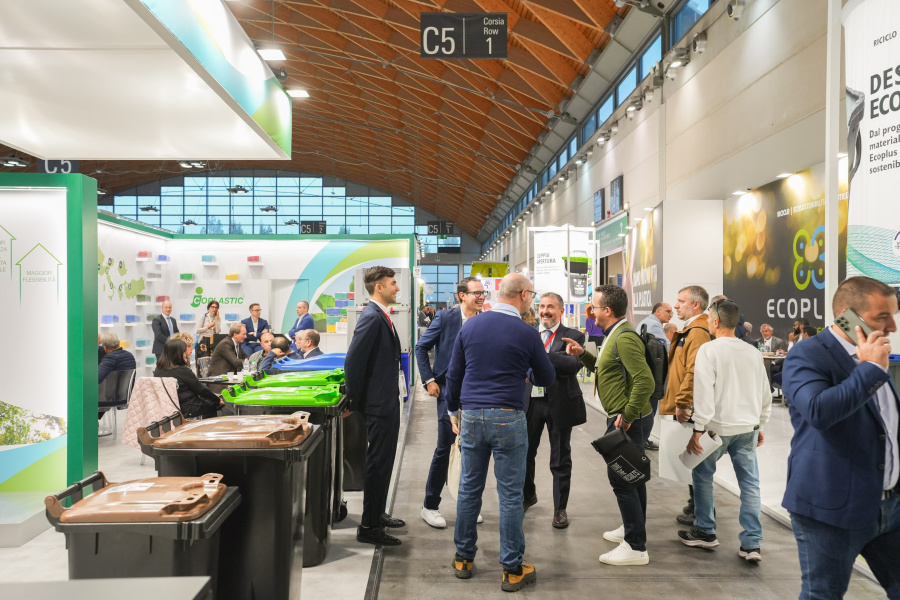 ECOMONDO_vedlejsi foto.jpg